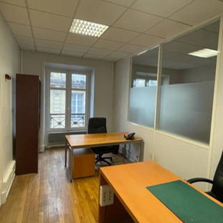 Bureau privé 15 m² 2 postes Location bureau Rue des Saussaies Paris 75008 - photo 3